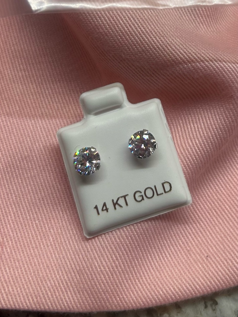 14 KT Gold Round Crystal Stud Earrings - White/Silver Sparkle